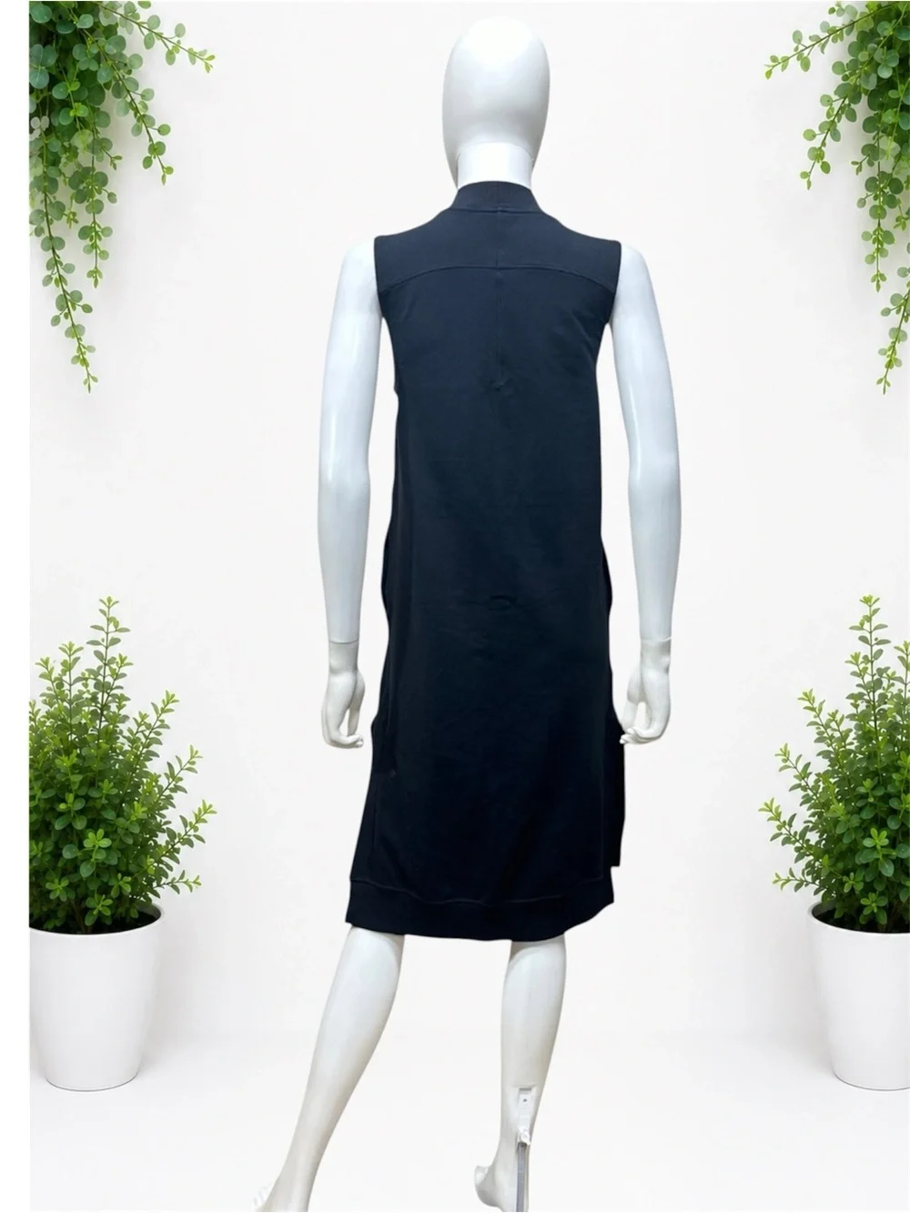 Lululemon Sleeveless French Terry Dress in Black ~ Size 4 ~ Item #X7